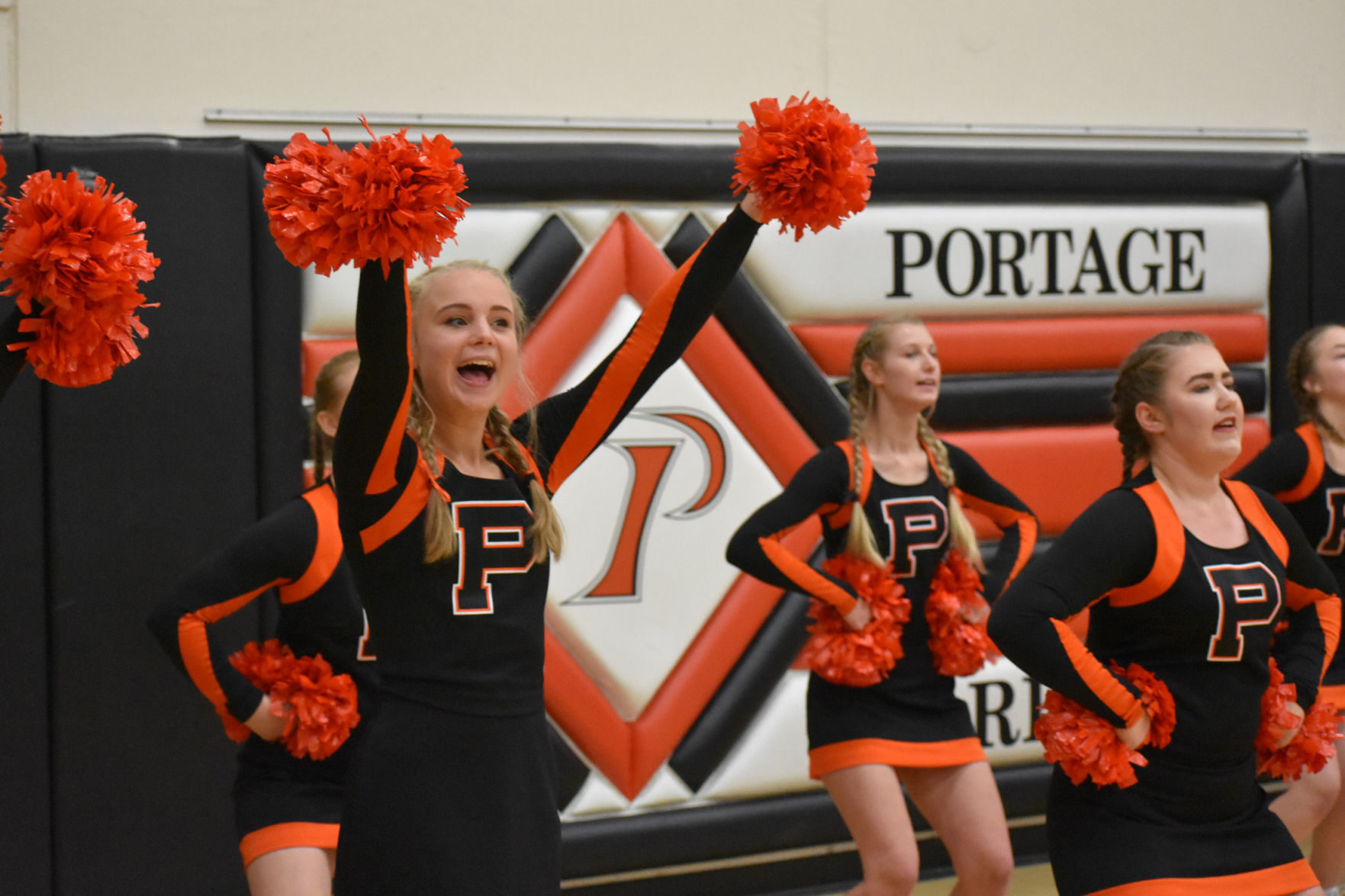 Homecoming cheerleaders